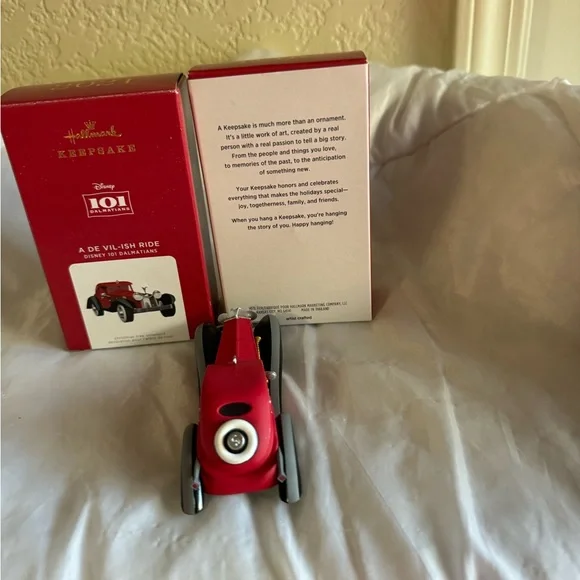 Hallmark Disney Cruella Deville Car Christmas ornament - Picture 3 of 3